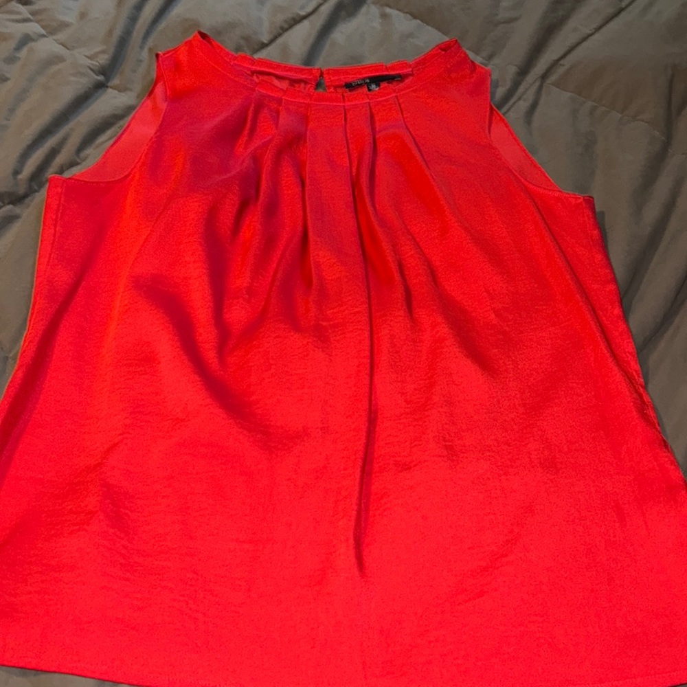 Chaus red sleeveless top